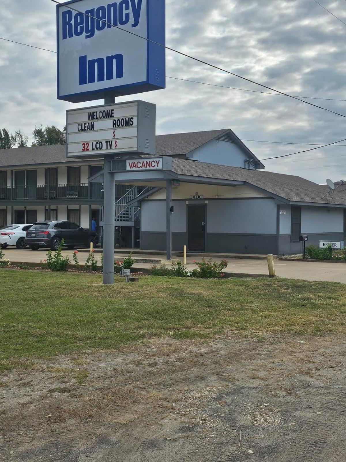 Regency Inn Jewett Exterior photo