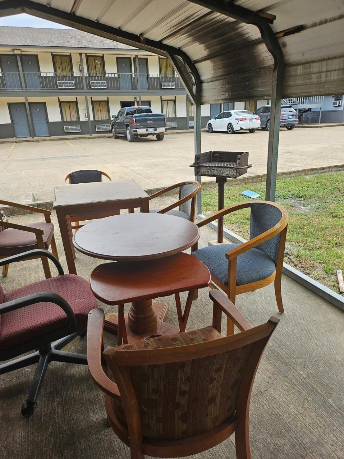 Regency Inn Jewett Exterior photo